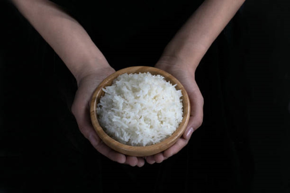 how many grams is a cup of cooked rice